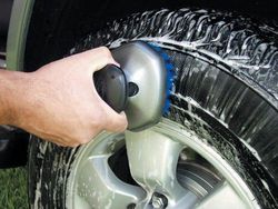 Carrand - Tire Brush